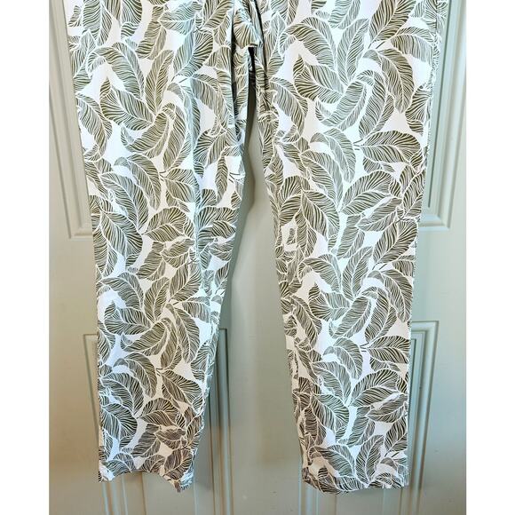 Talbots Relaxed Chino Pants Womens Size 10 White Green Leaf Feather Print Spring - Picture 4 of 13